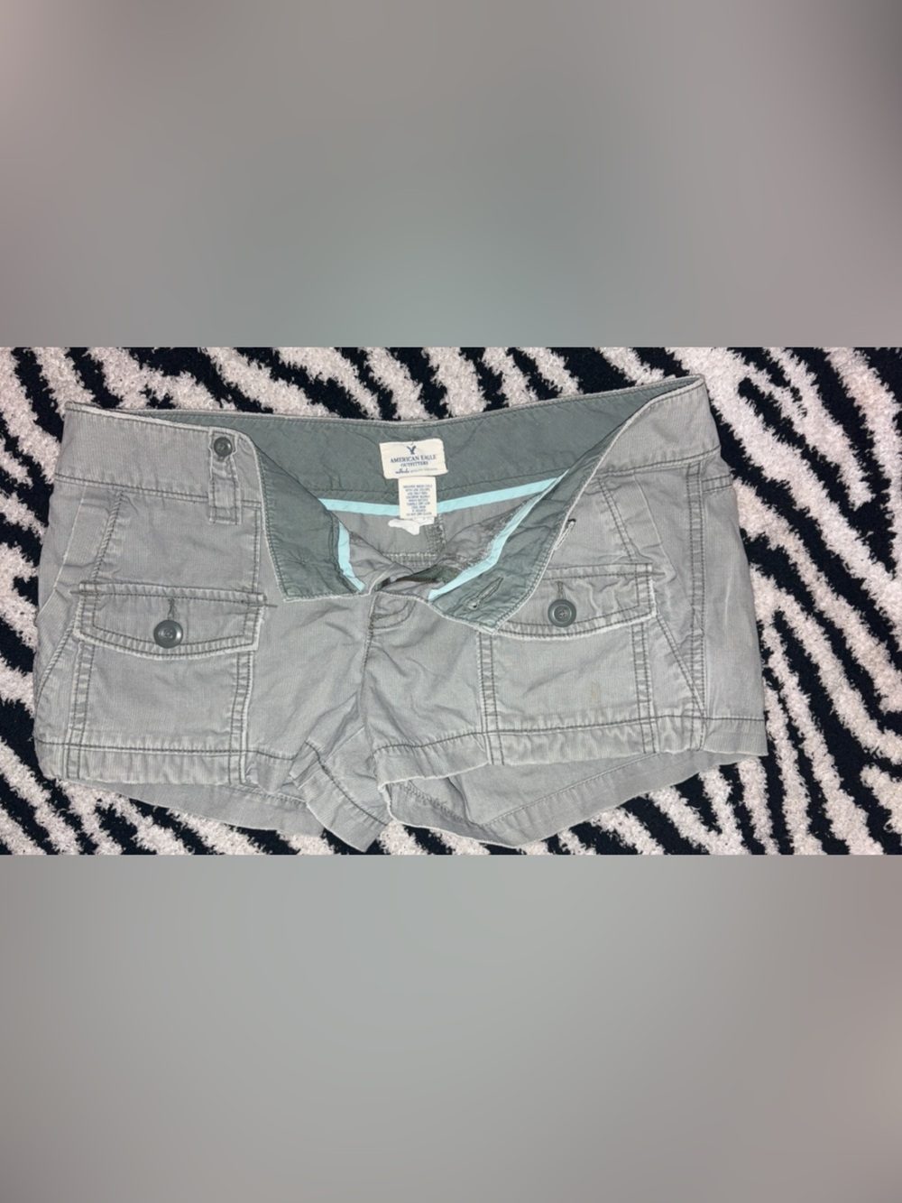 American Eagle Outfitters Gray Cargo Women’s Shorts